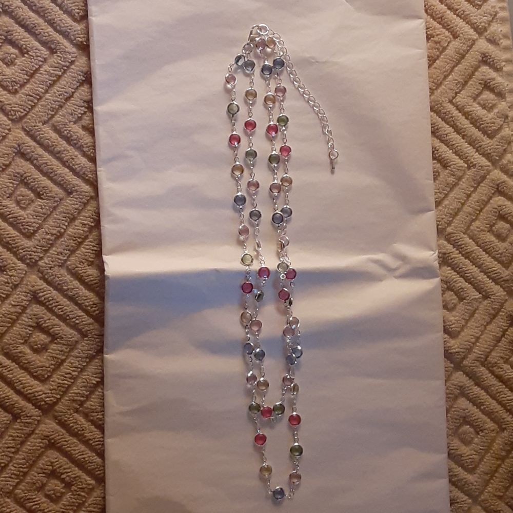 Pretty crystal fashion necklace